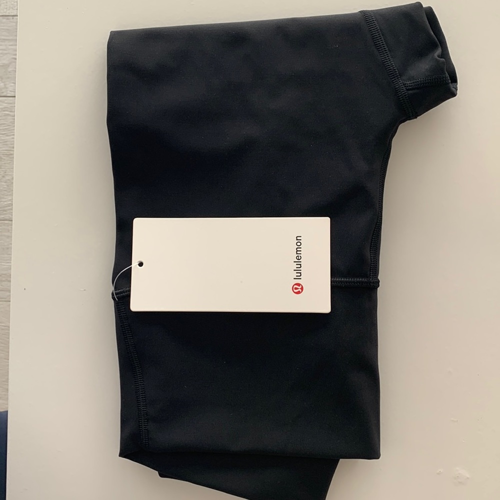 Brand NEW LULULEMON legging. Wunder Under HR tight Black size 6 - never worn